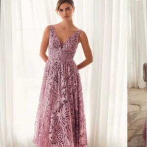 NWT Mac Duggal V-Neck Low Cut Back 20422 Floral Embroidered A-Line Dress 10